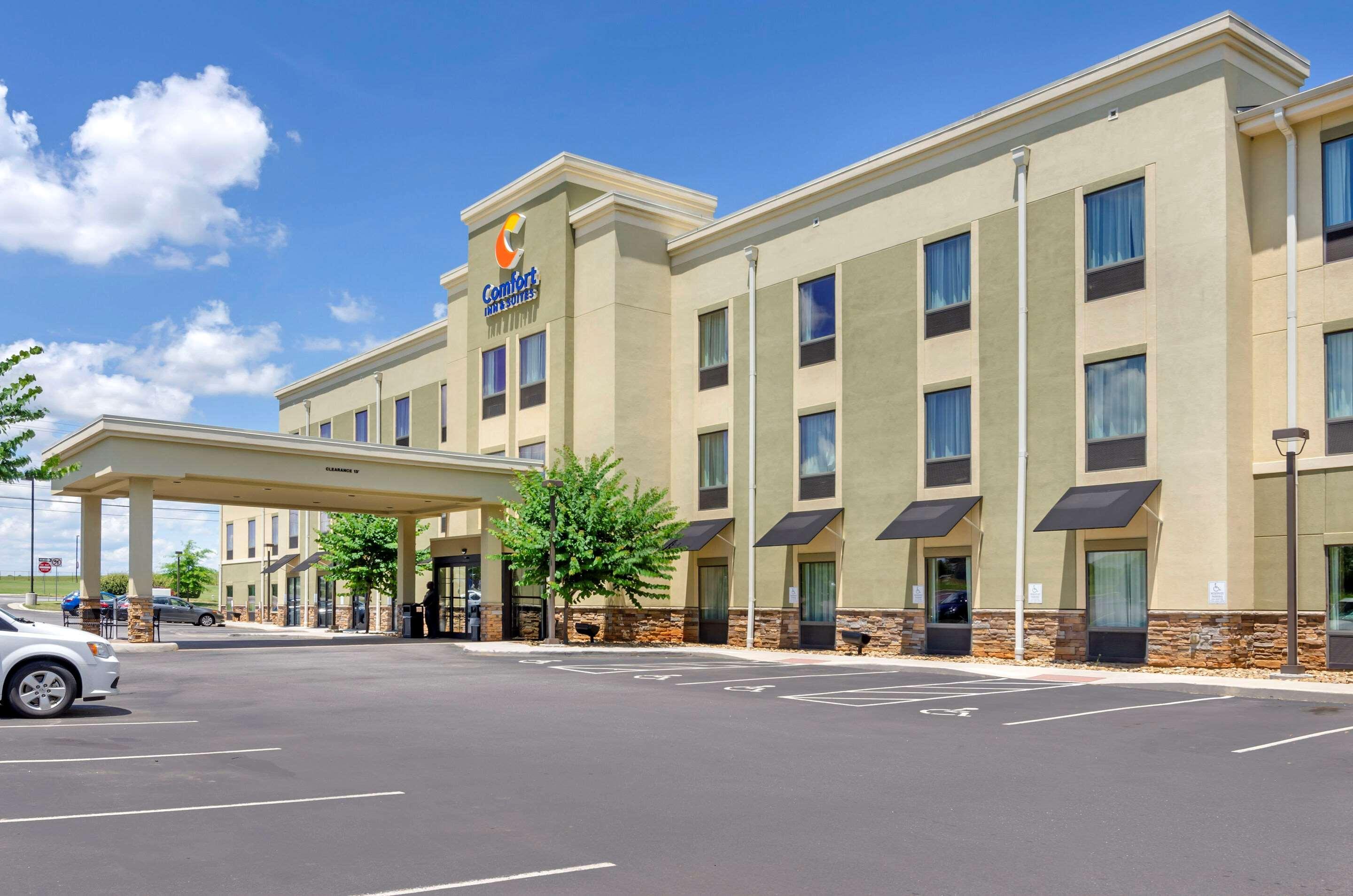 Comfort Inn & Suites Lynchburg Airport - University Area Exterior foto